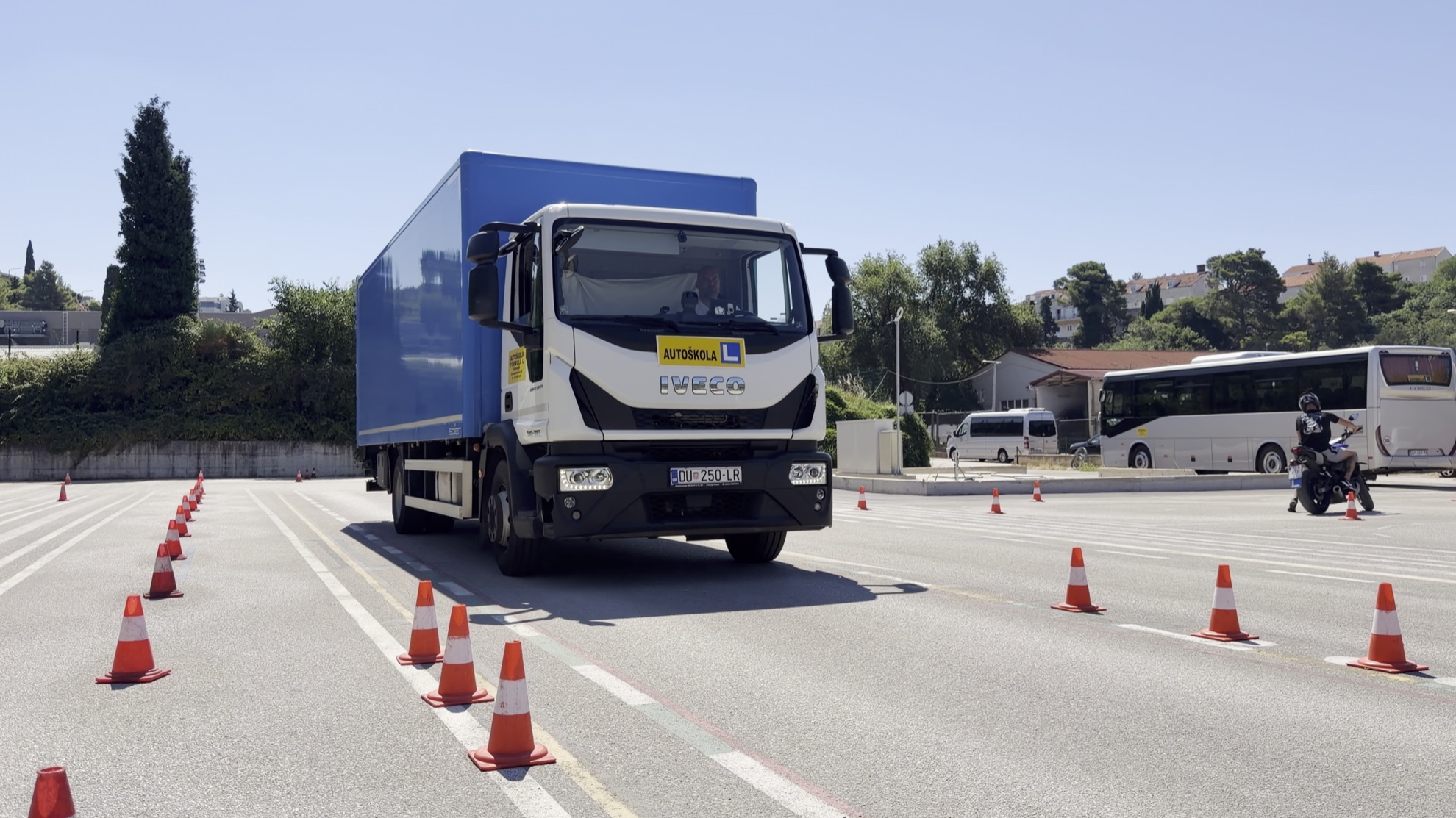 Kamion Autoškole Formula L na poligonu