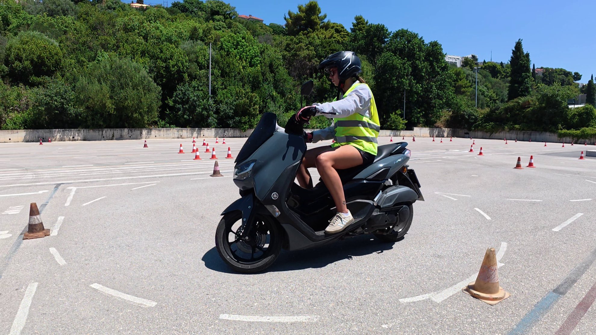 Vježbanje upravljanja skuterom na poligonu